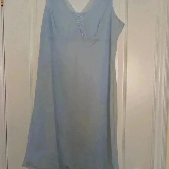 Vintage pale blue  chemise size large - Picture 2 of 8